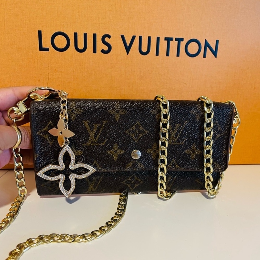 Authentic Louis Vuitton crossbody/WOC Wallet on Chain